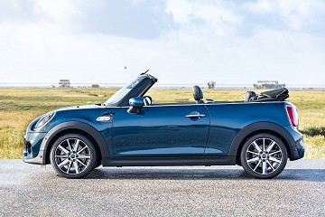 The new MINI Convertible Sidewalk Edition · Different and Outgoing