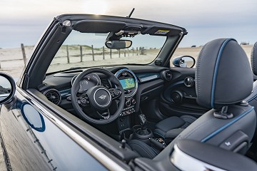 The new MINI Convertible Sidewalk Edition · Different and Outgoing