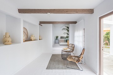 MERCADER DE INDIAS - interior design in white