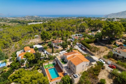 5 Dormitorios - Vivienda en Alfaz del Pi
