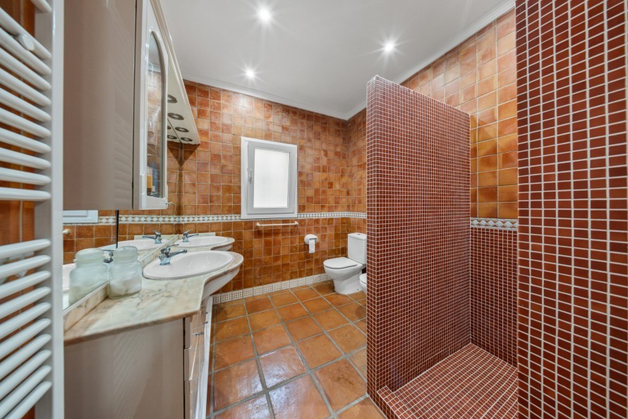 5 Dormitorios - Vivienda en  - 