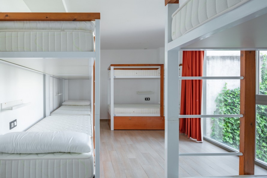 8 Dormitorios - Vivienda en  - 