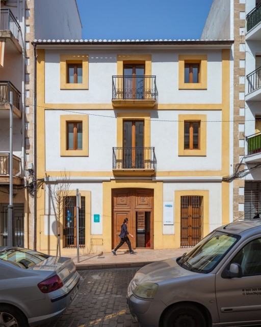 8 Dormitorios - Vivienda en  - 