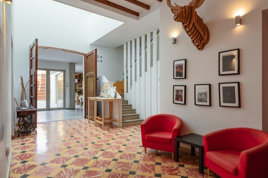 8 Dormitorios - Vivienda en  - 