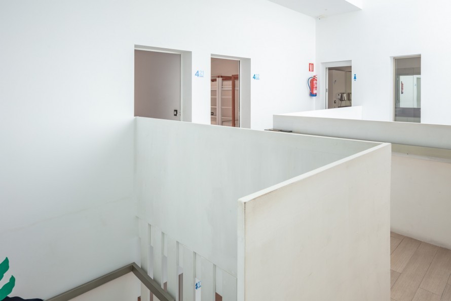 8 Dormitorios - Vivienda en  - 