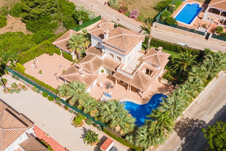 4 Dormitorios - Vivienda en  - 