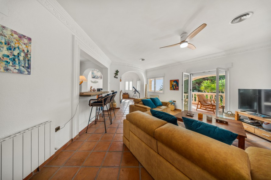 5 Bedrooms - — 8/39