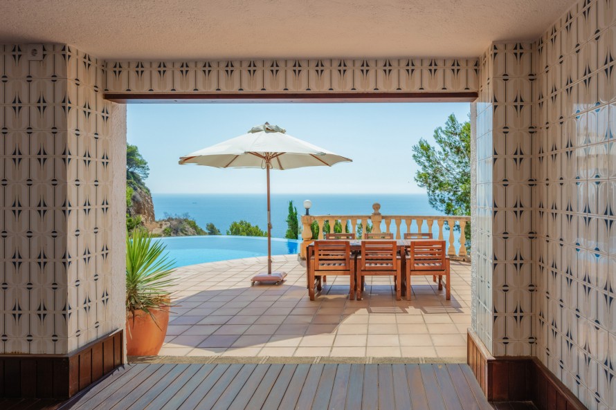 5 Bedrooms - — 10/34