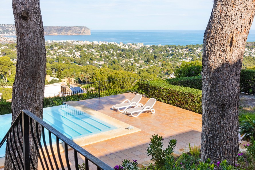 5 Bedrooms - — 30/35