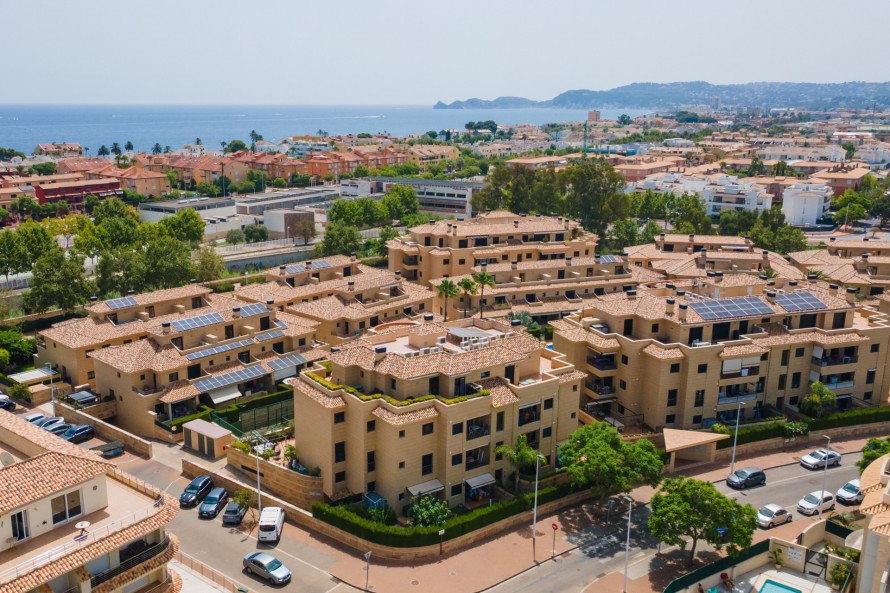 2 Bedrooms - — 24/25
