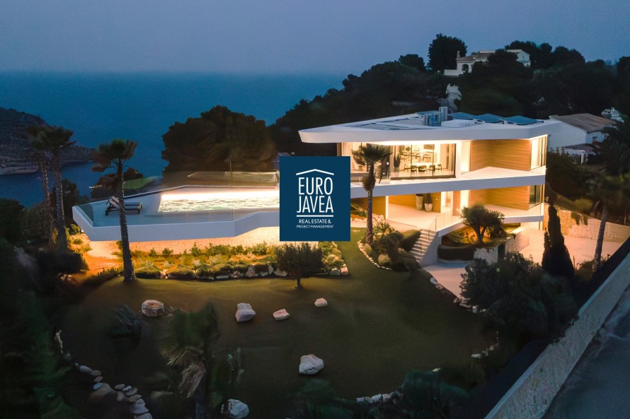 4 Bedrooms -