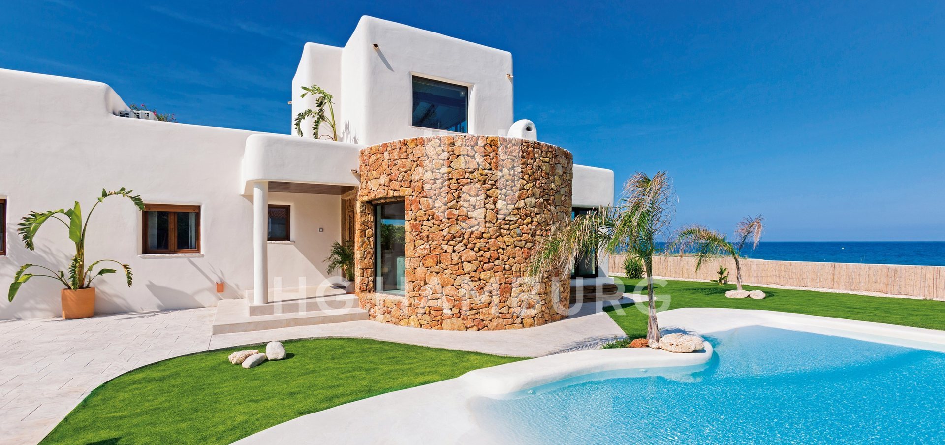 Ibiza-style beachfront villa in Dénia (issue 313)
