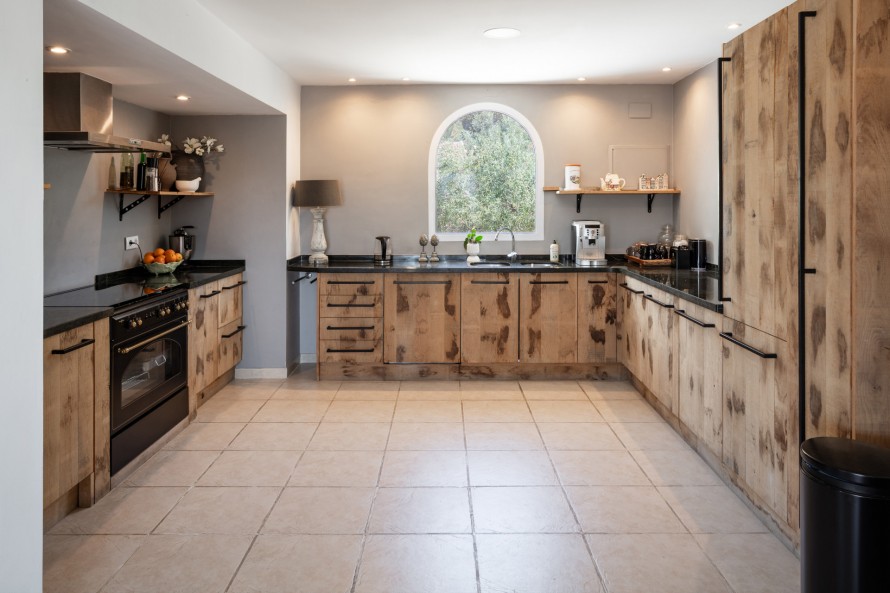 7 Bedrooms - — 9/47