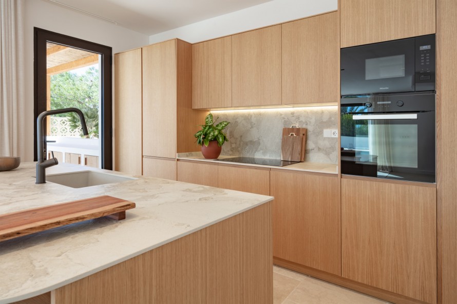 4 Bedrooms - — 12/50