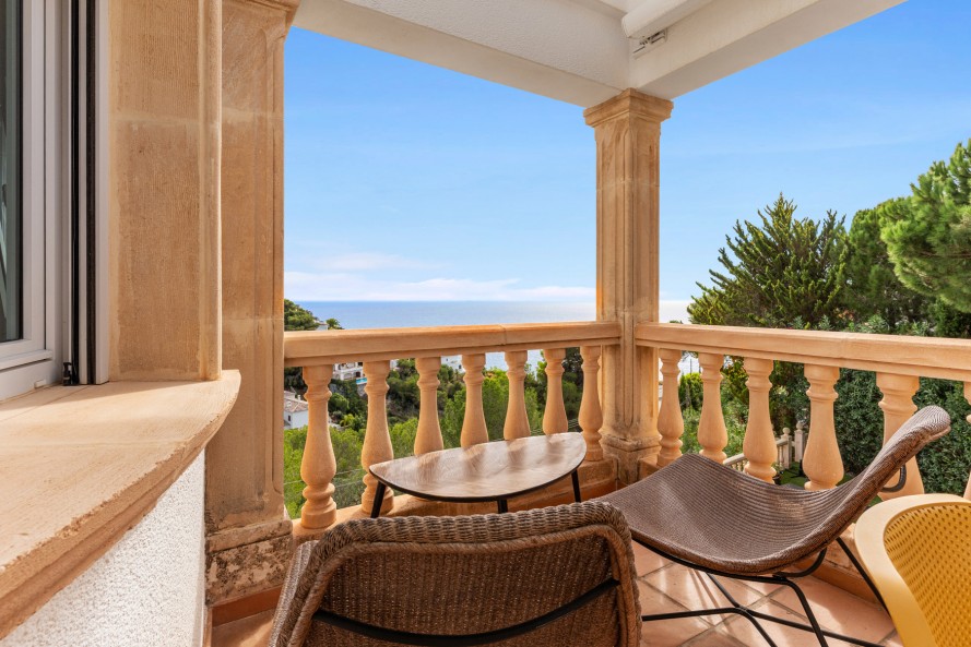 5 Bedrooms - — 4/39