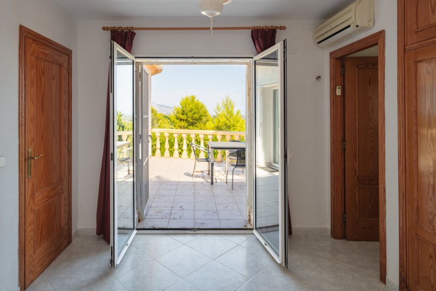 4 Bedrooms - — 13/33