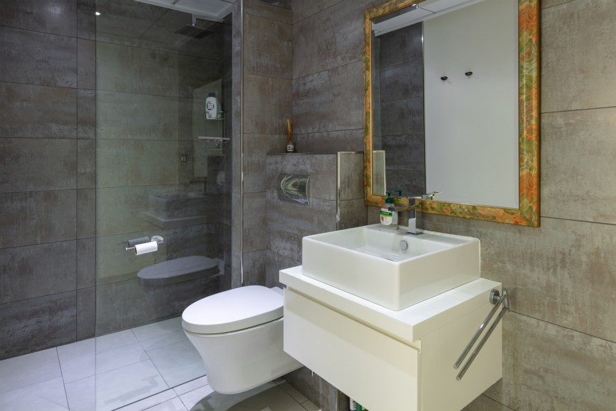 4 Bedrooms - — 8/25