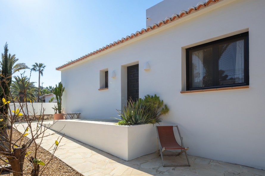 4 Bedrooms - — 41/50