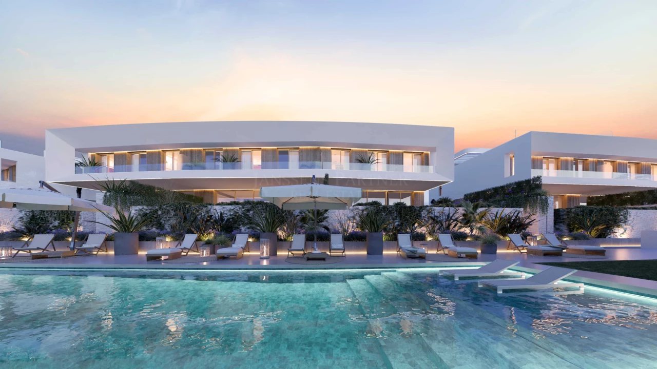 Estepona: communal area with pool