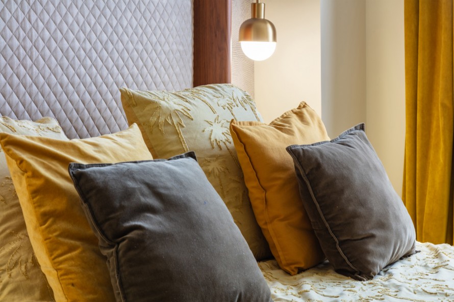 2 Bedrooms - — 17/37