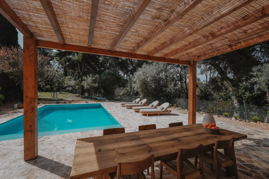 5 Bedrooms - — 8/48