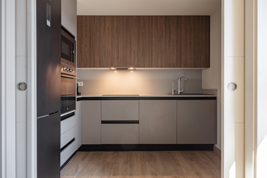 2 Bedrooms - — 8/37