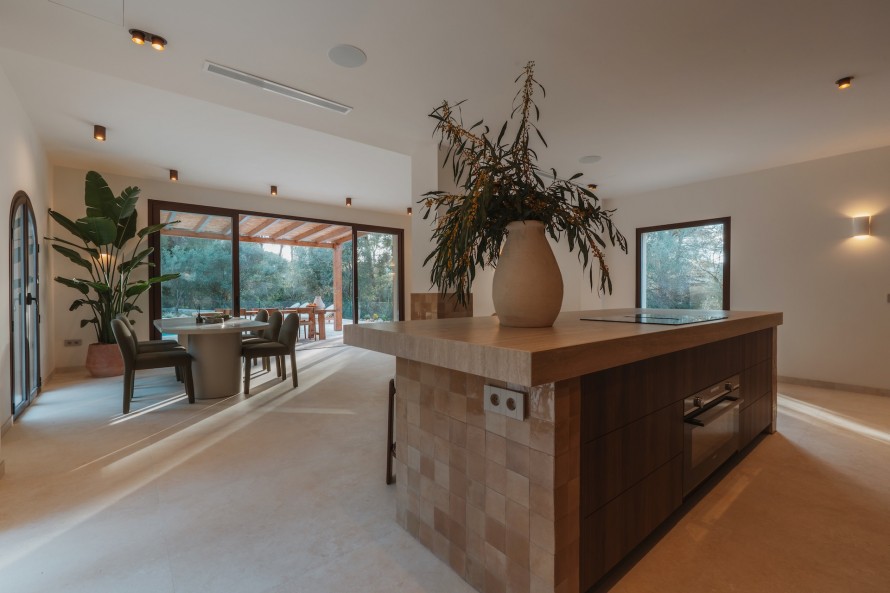 5 Bedrooms - — 3/48