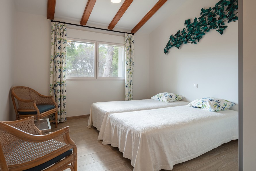 5 Bedrooms - — 21/35
