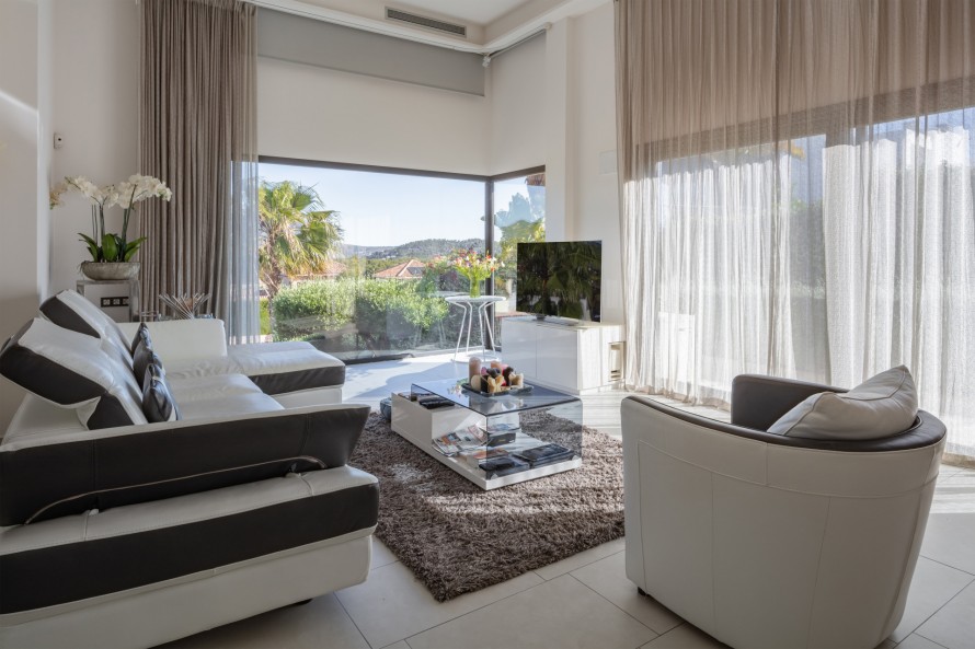 4 Bedrooms - — 5/25