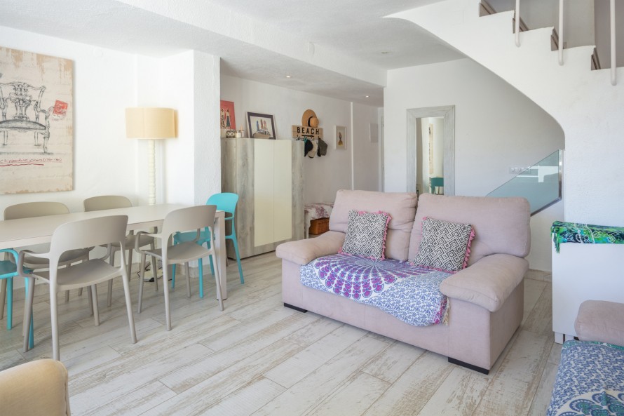 3 Bedrooms - — 6/22