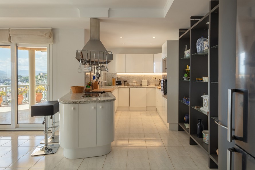 6 Bedrooms - — 8/35