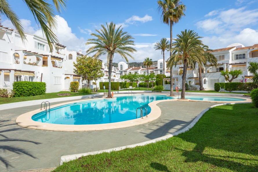 2 Bedrooms - — 33/36