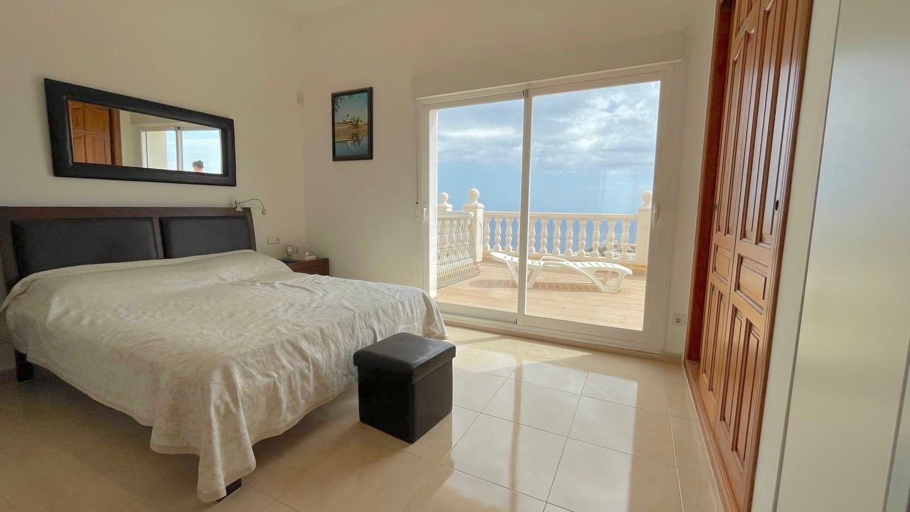 3 Bedrooms - Benitachell — 12/17
