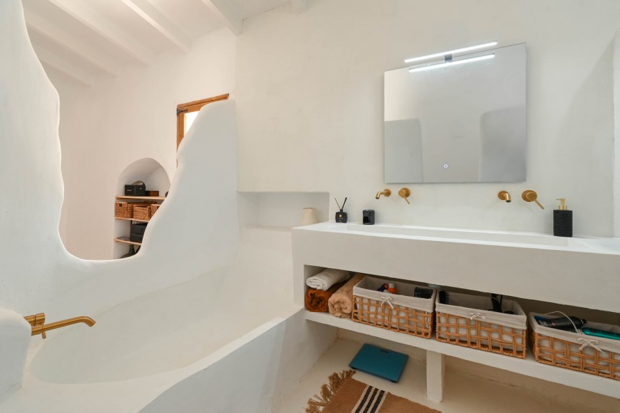 4 Bedrooms - — 11/43