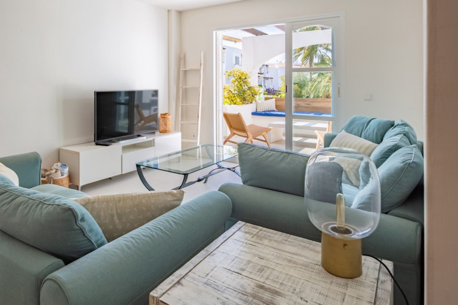 2 Bedrooms - — 4/36