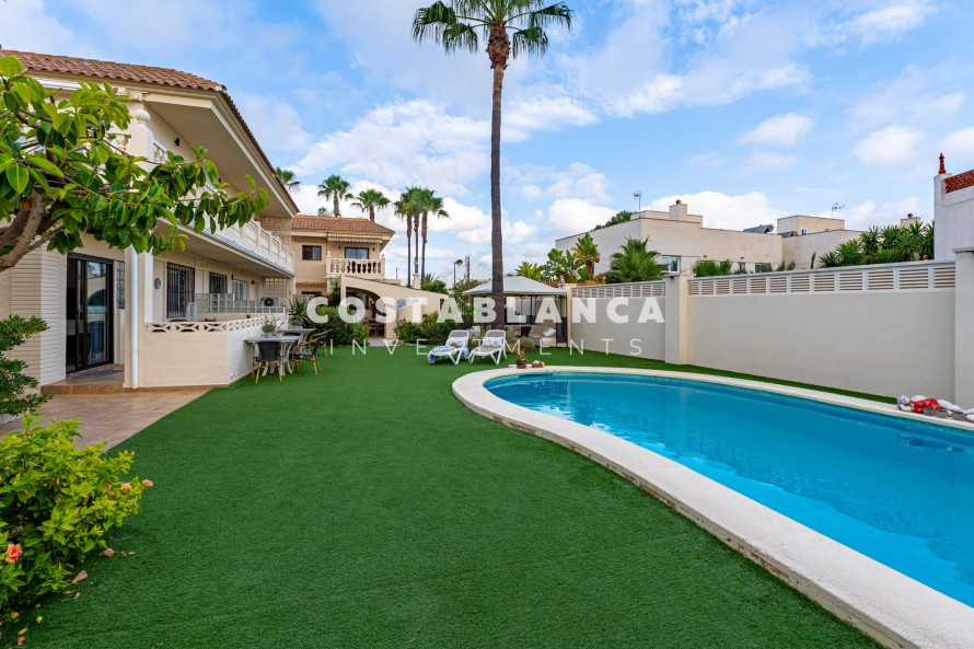15 Dormitorios - Albir — 40/40
