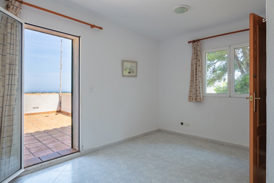 4 Bedrooms - — 24/33