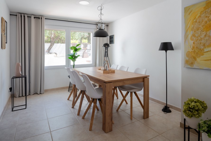 7 Bedrooms - — 32/47