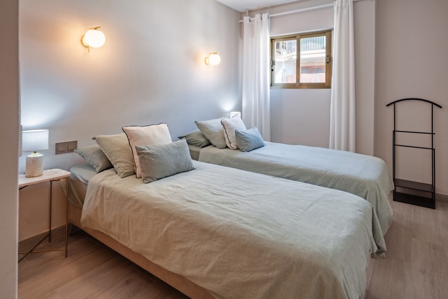 2 Bedrooms - — 14/21