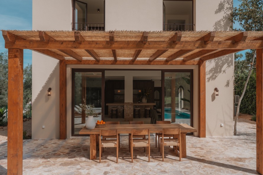 5 Bedrooms - — 7/48