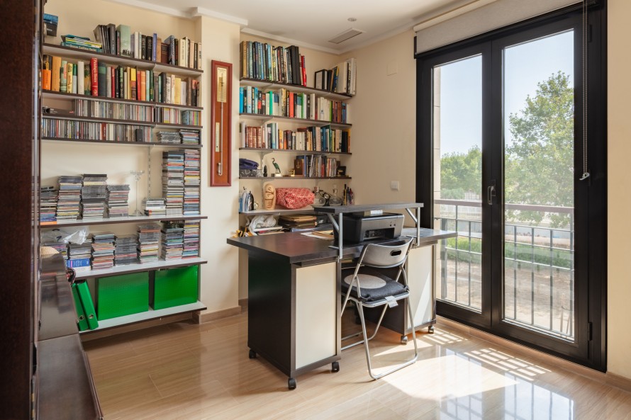 2 Bedrooms - — 16/25