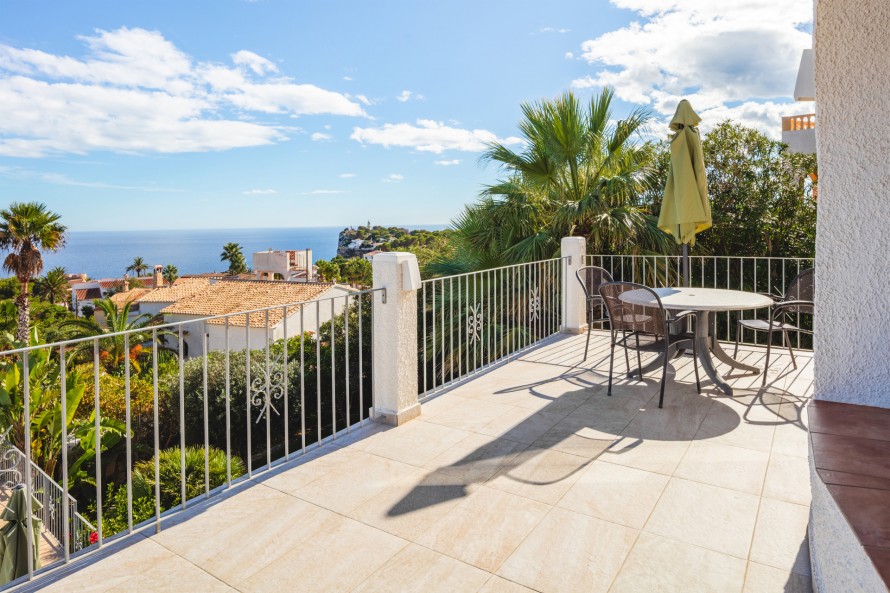 3 Bedrooms - — 4/30