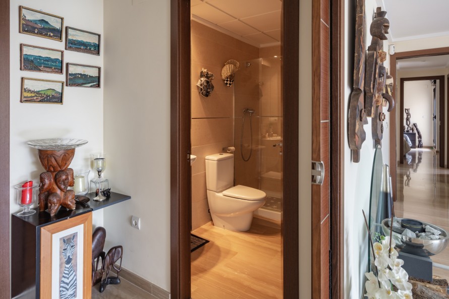 2 Bedrooms - — 13/25