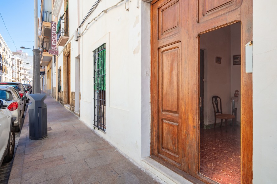 4 Bedrooms - — 21/21