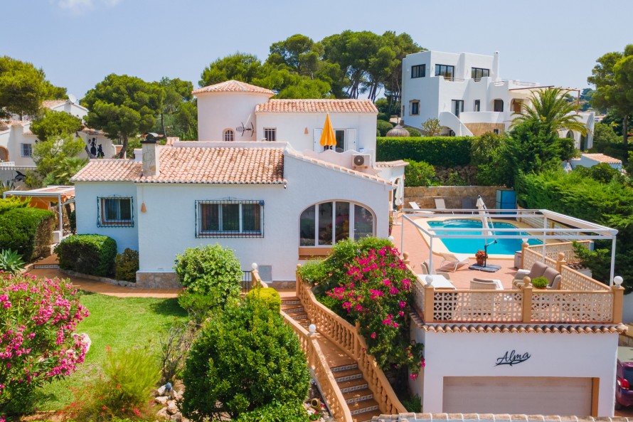 4 Bedrooms - — 4/36