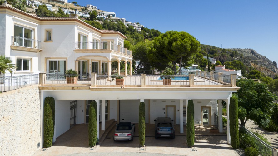 7 Bedrooms - — 28/29