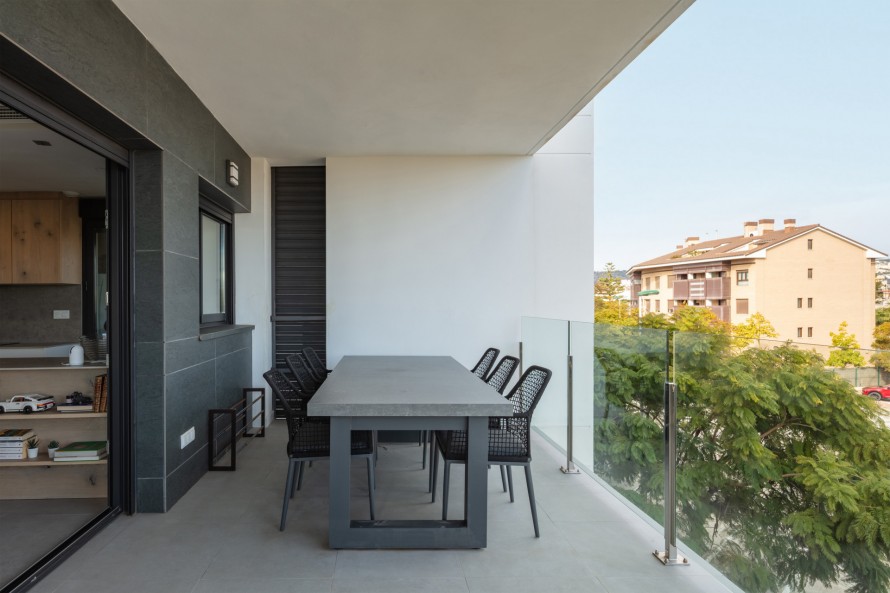 2 Bedrooms - — 9/23