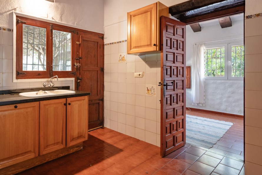 3 Bedrooms - — 10/26