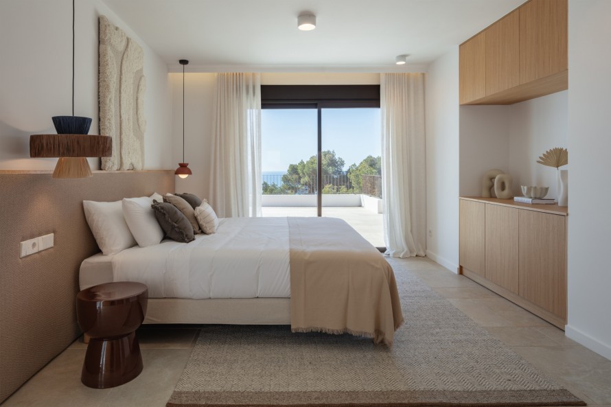 4 Bedrooms - — 15/50