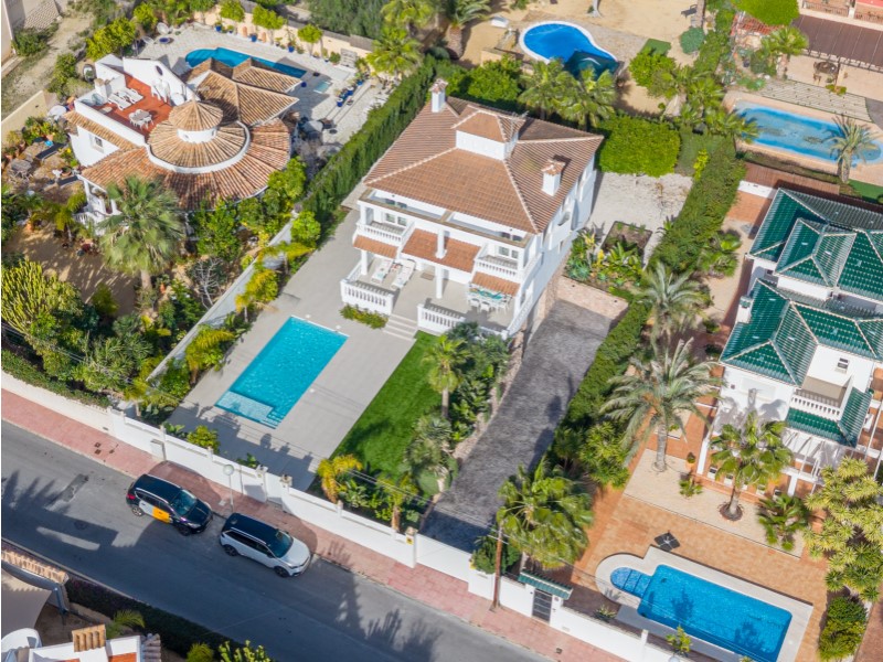 5 Bedrooms - El Campello